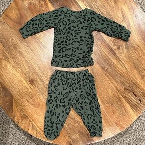 Kyte BABY matching jogger set 12-18 months green leopard